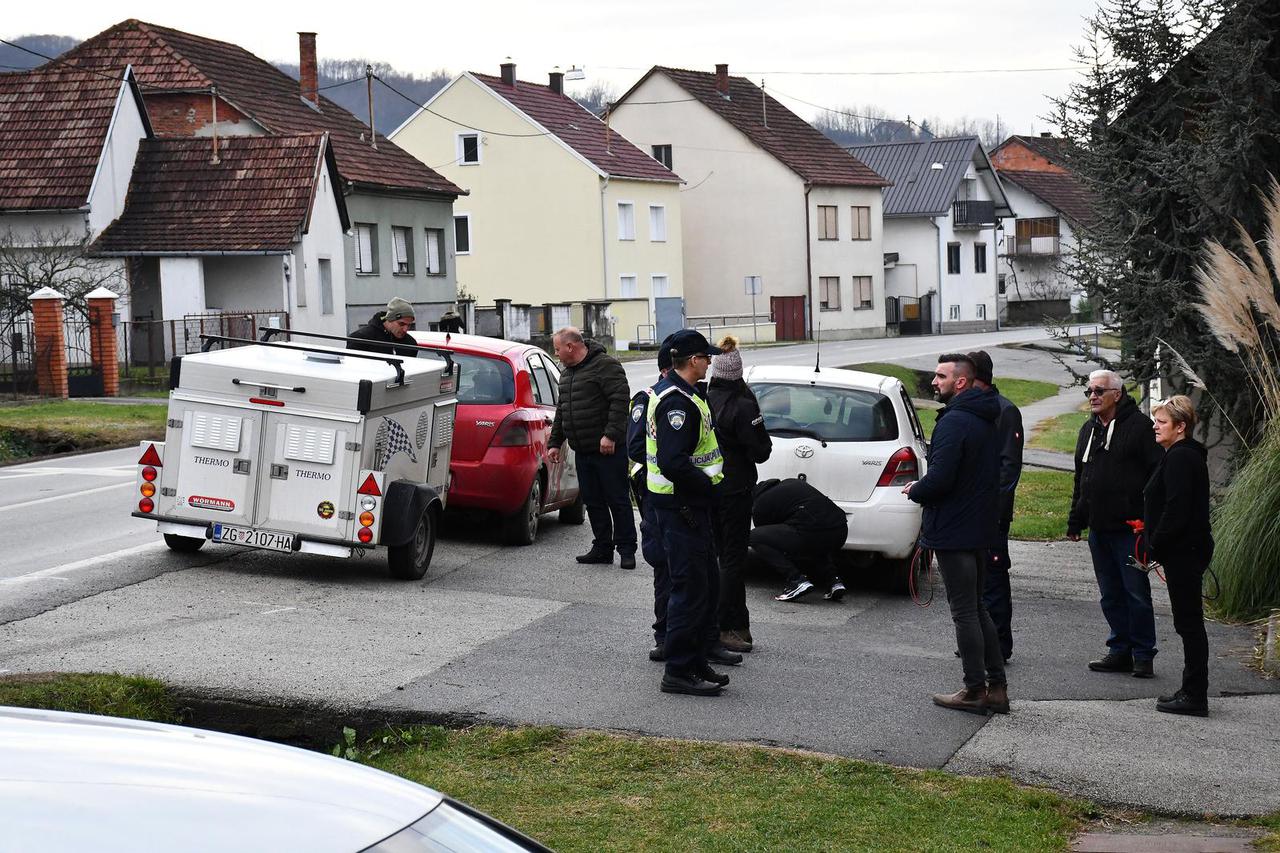 Nalet osobnog automobila na dijete u blizini Osnovne škole u Dervišagi 