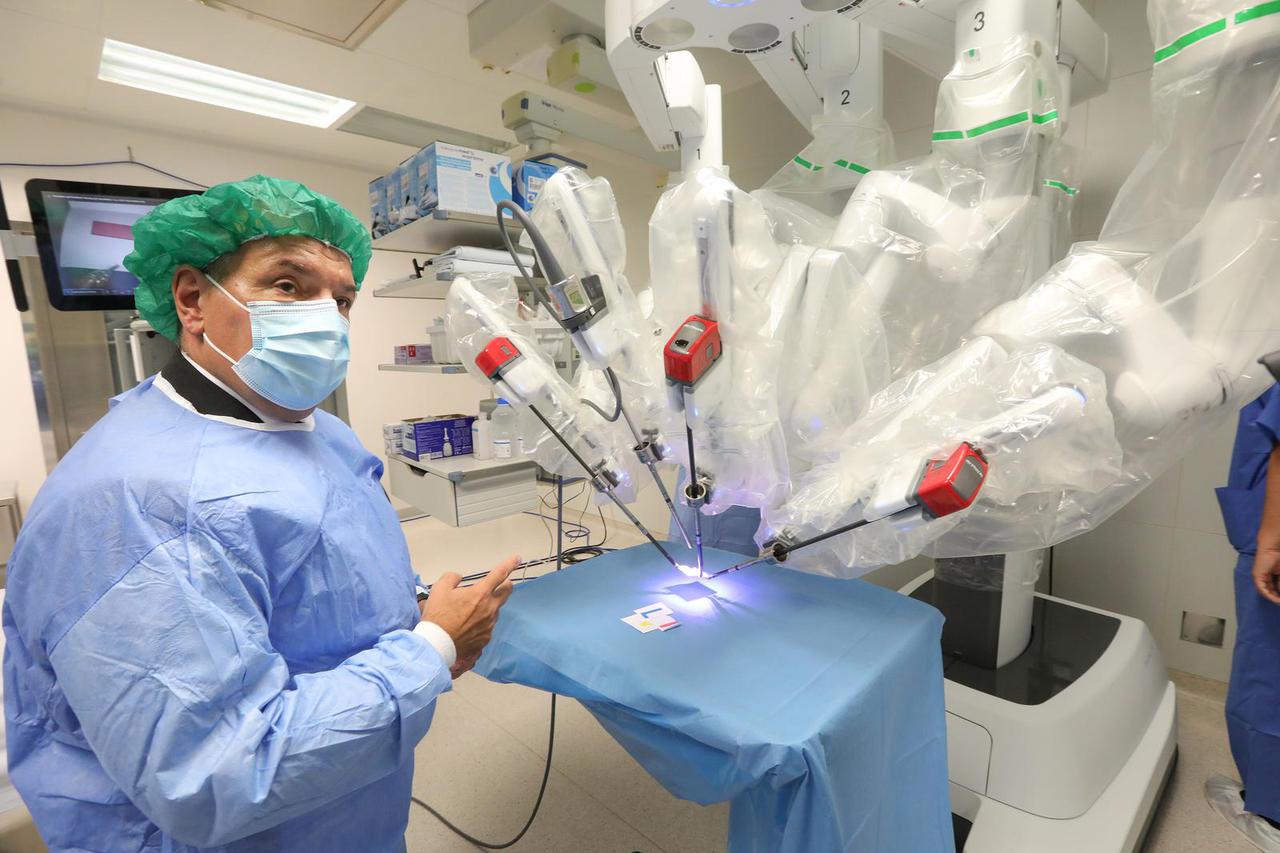 Zagreb: Predstavljen je robotski kirurški sustav Da Vinci koji će unaprijediti ishode liječenja onkoloških bolesti