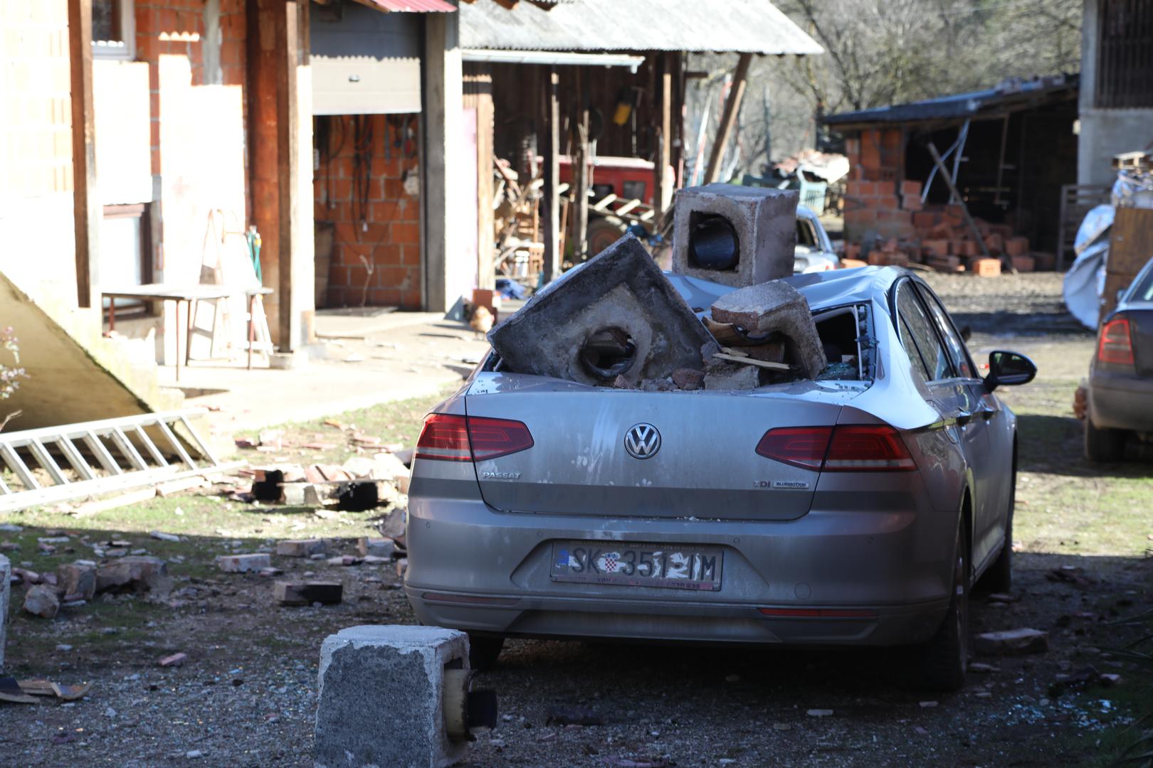 29.12.2020.Strašnik; novi potres jačine 6,3 koji je nanio stetu na kucama. Photo; Edina Zuko/PIXSELL