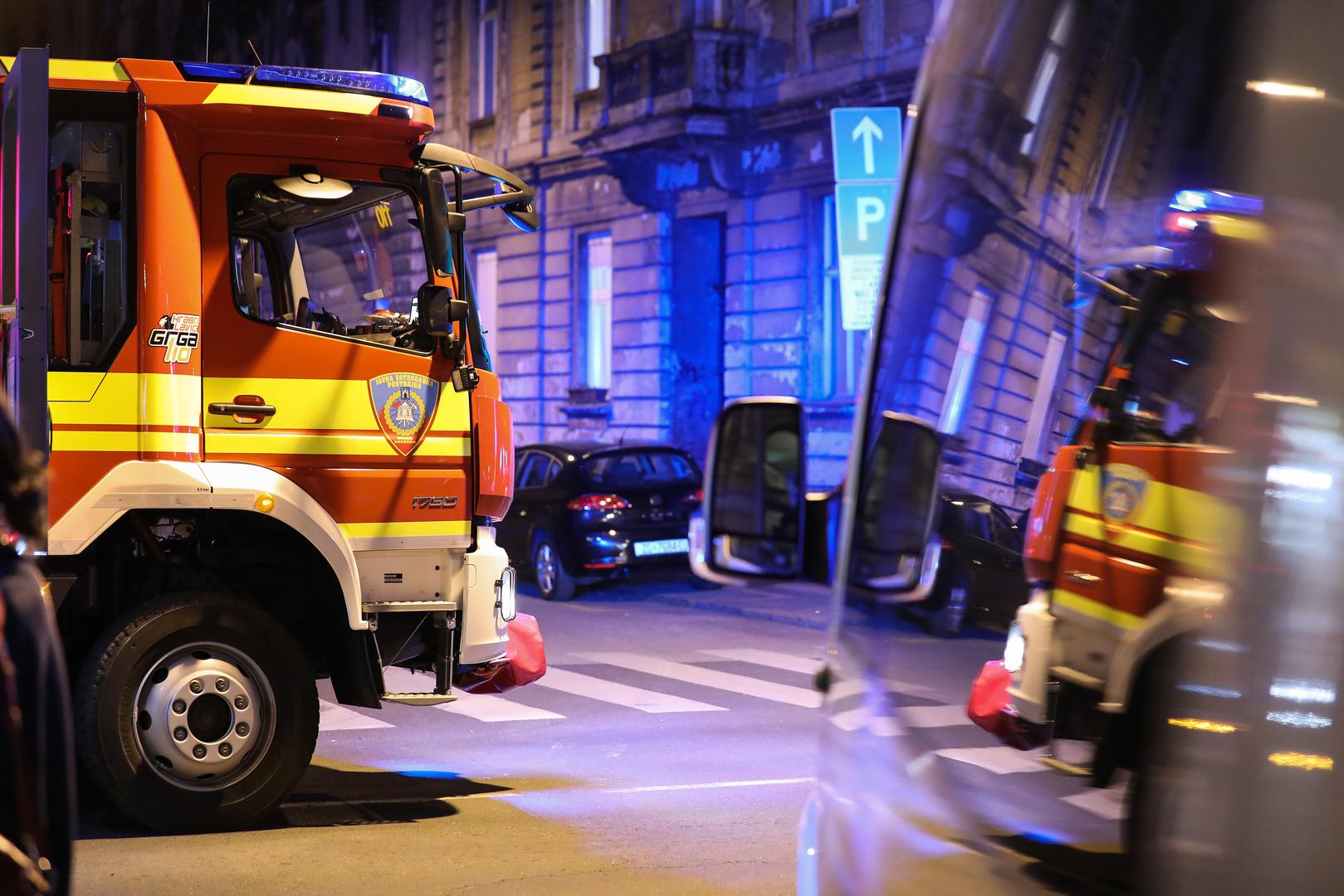 30.04.2022., Zagreb - Vatrogasci gase pozar u stanu u Palmoticevoj 19. Svi stanari iz zgrade su evakuirani. Photo: Emica Elvedji/PIXSELL