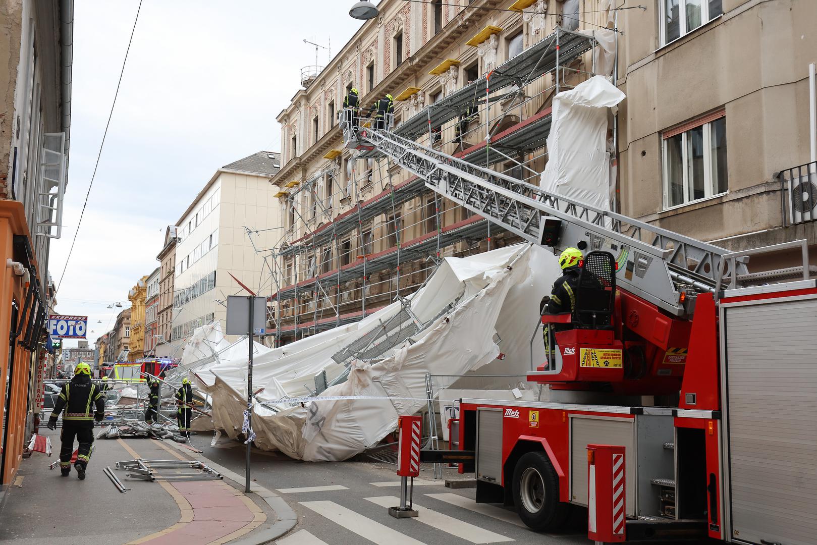 09.02.2024.,Zagreb - Urusila se skela sa zgrade u Petrinjskoj ulici Photo: Sanjin Strukic/PIXSELL