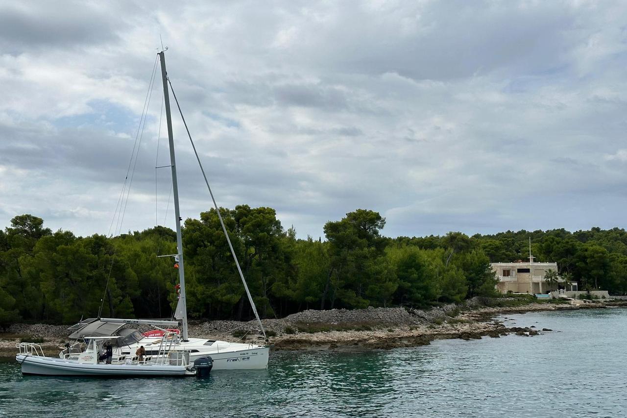 Vodice: Grmljavinsko nevrijeme i jaka kiša pogodilo Dalmaciju