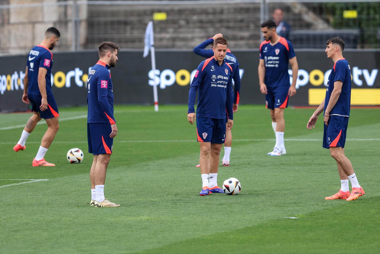 Vatreni su osjetili teren i odradili trening 