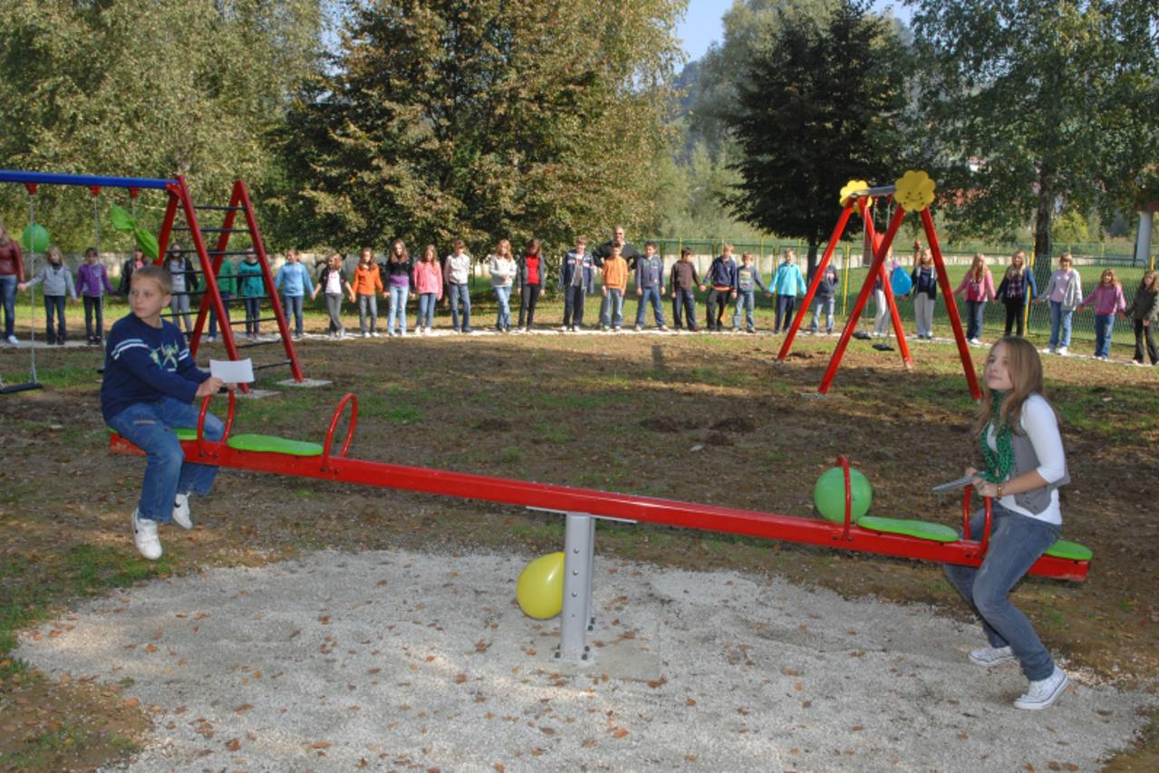 '23.09.2010. Hum na Sutli - Povodom 150. godisnjice tvornica staklene ambalaze Vetropack uredila je i donirala sadrzaje za djecu u parku Osnovne skole Viktora Kovacica. Photo: Matija Topolovec/PIXSELL