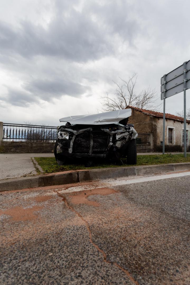 27.02.2022., Kistanje - Skupina mladica autom sletjela s ceste i isprevrtala se, dva poginula

 Photo: Sime Zelic/PIXSELL