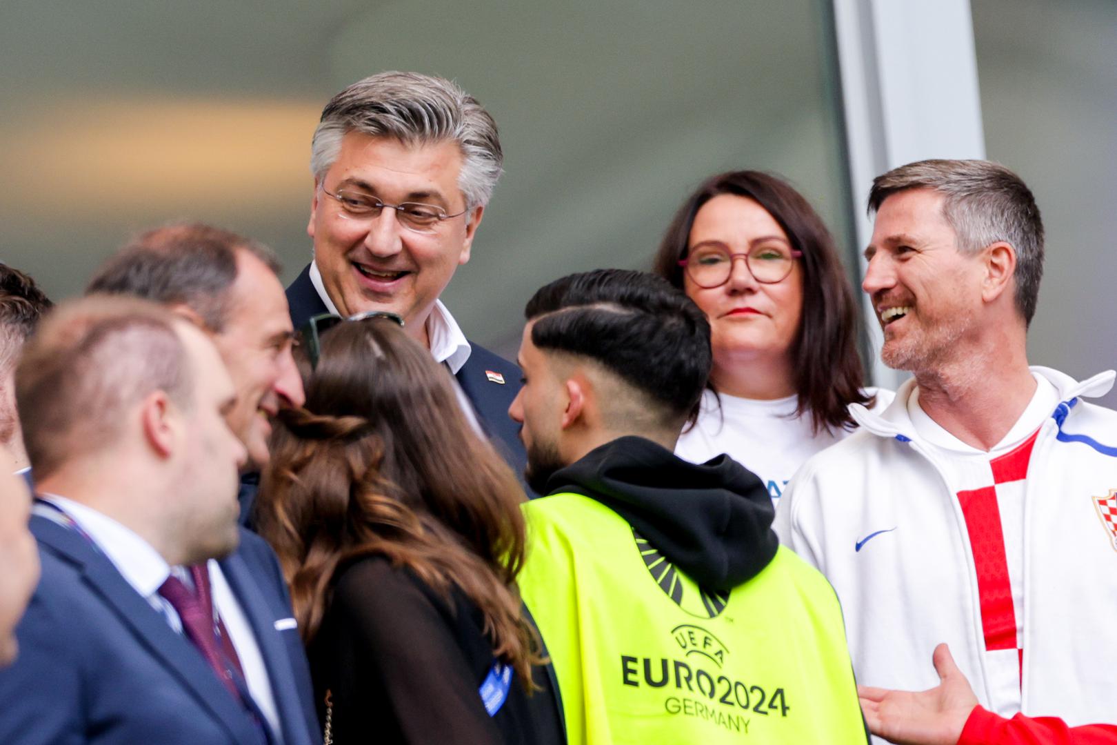 Premijer Andrej Plenković stigao je na utakmicu između Hrvatske i Albanije u Hamburg.