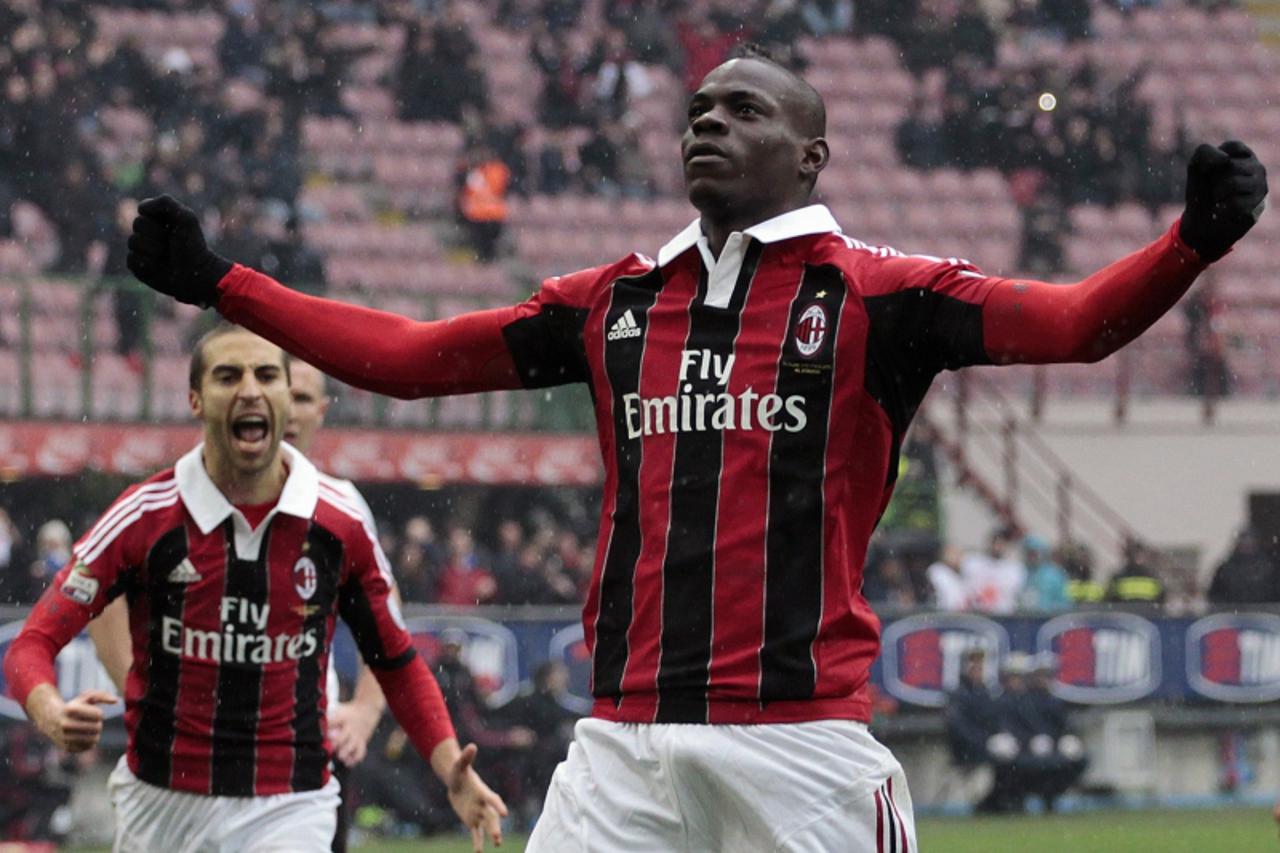 'AC Milan\'s Mario Balotelli celebrates after scoring against Palermo during their Italian Serie A soccer match at the San Siro stadium in Milan March 17, 2013. REUTERS/Alessandro Garofalo (ITALY - Ta