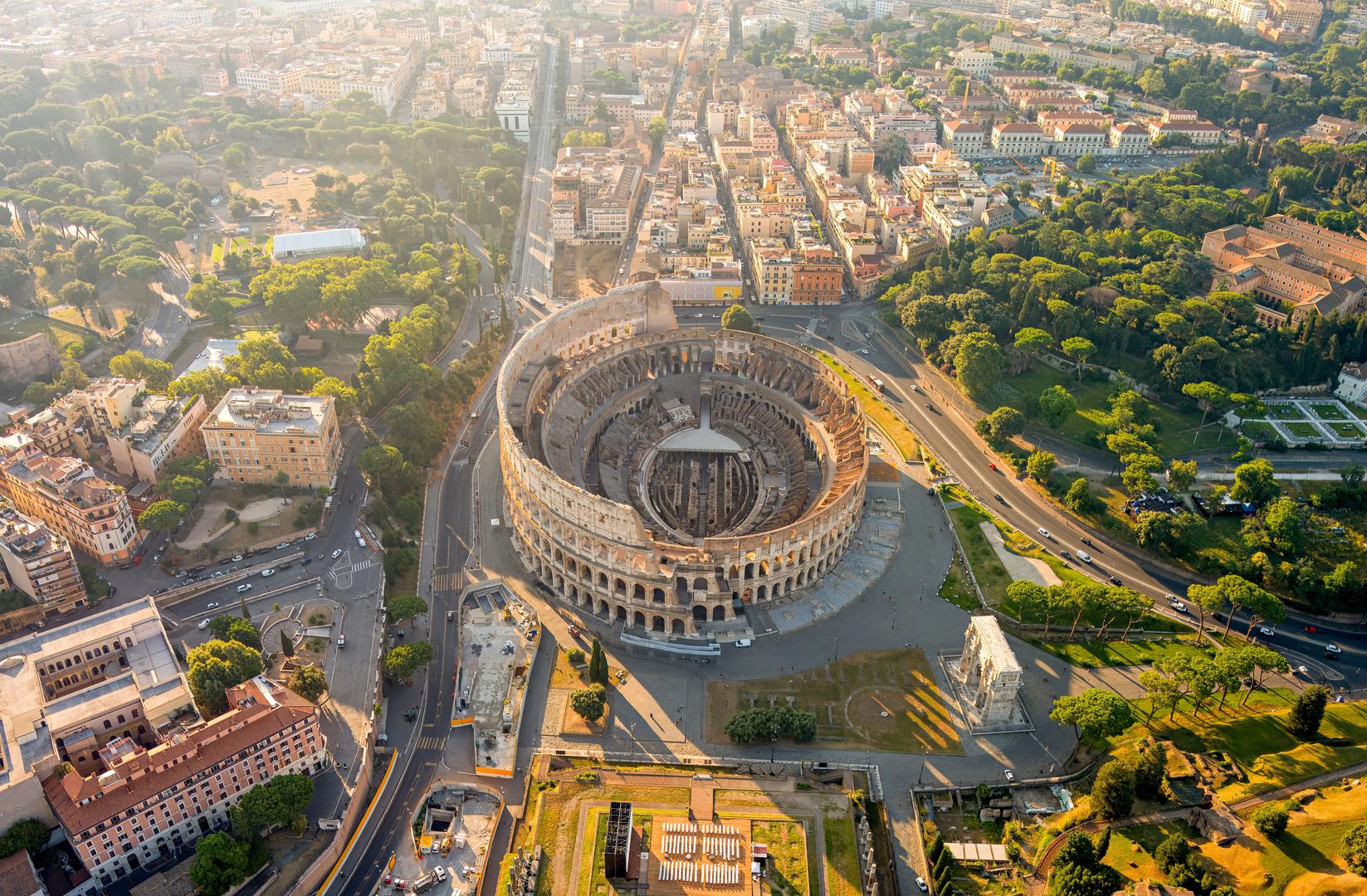 1. Italija ima najviše mjesta svjetske baštine UNESCO-a: Italija ima više od 50 mjesta svjetske baštine UNESCO-a, više nego bilo koja druga zemlja na svijetu, a to uključuje povijesno središte Firence, kanale Venecije, kuće Trulli u Alberobellu, Koloseum u Rimu i Amalfijsku obalu. 
