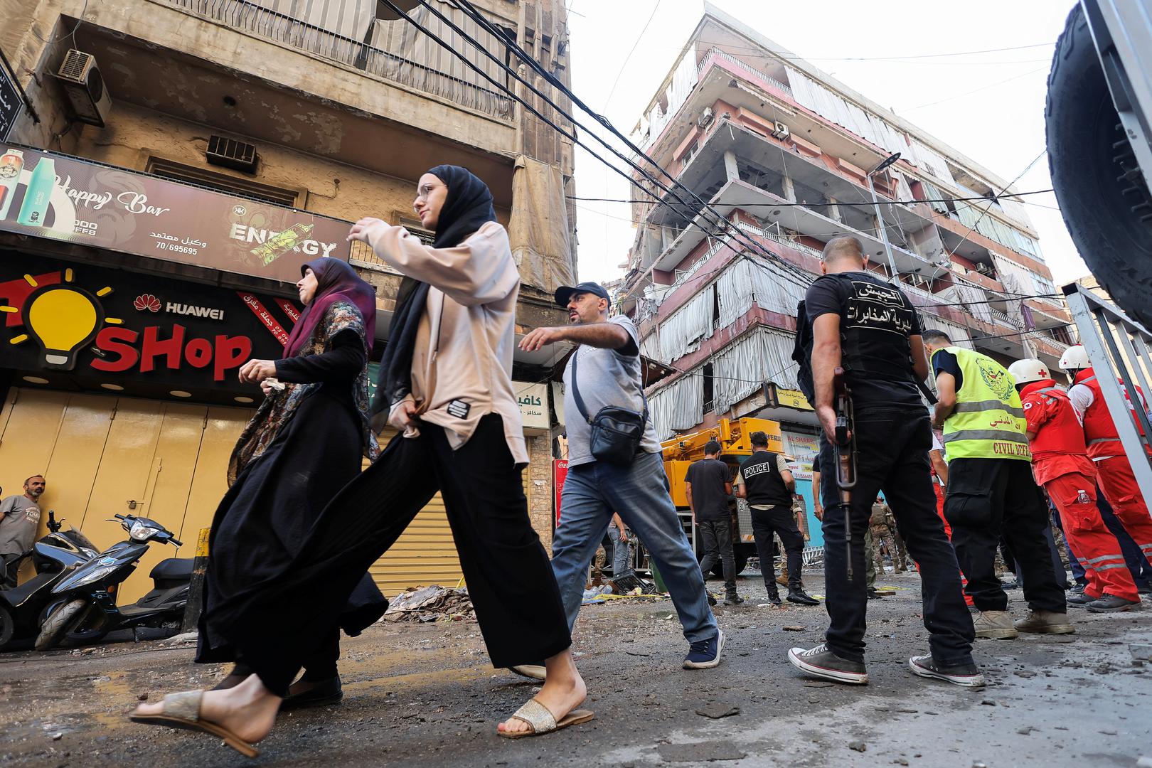 People walk away from the site of an Israeli strike, in Beirut's southern suburbs, Lebanon September 24, 2024. REUTERS/Amr Abdallah Dalsh Photo: AMR ABDALLAH DALSH/REUTERS