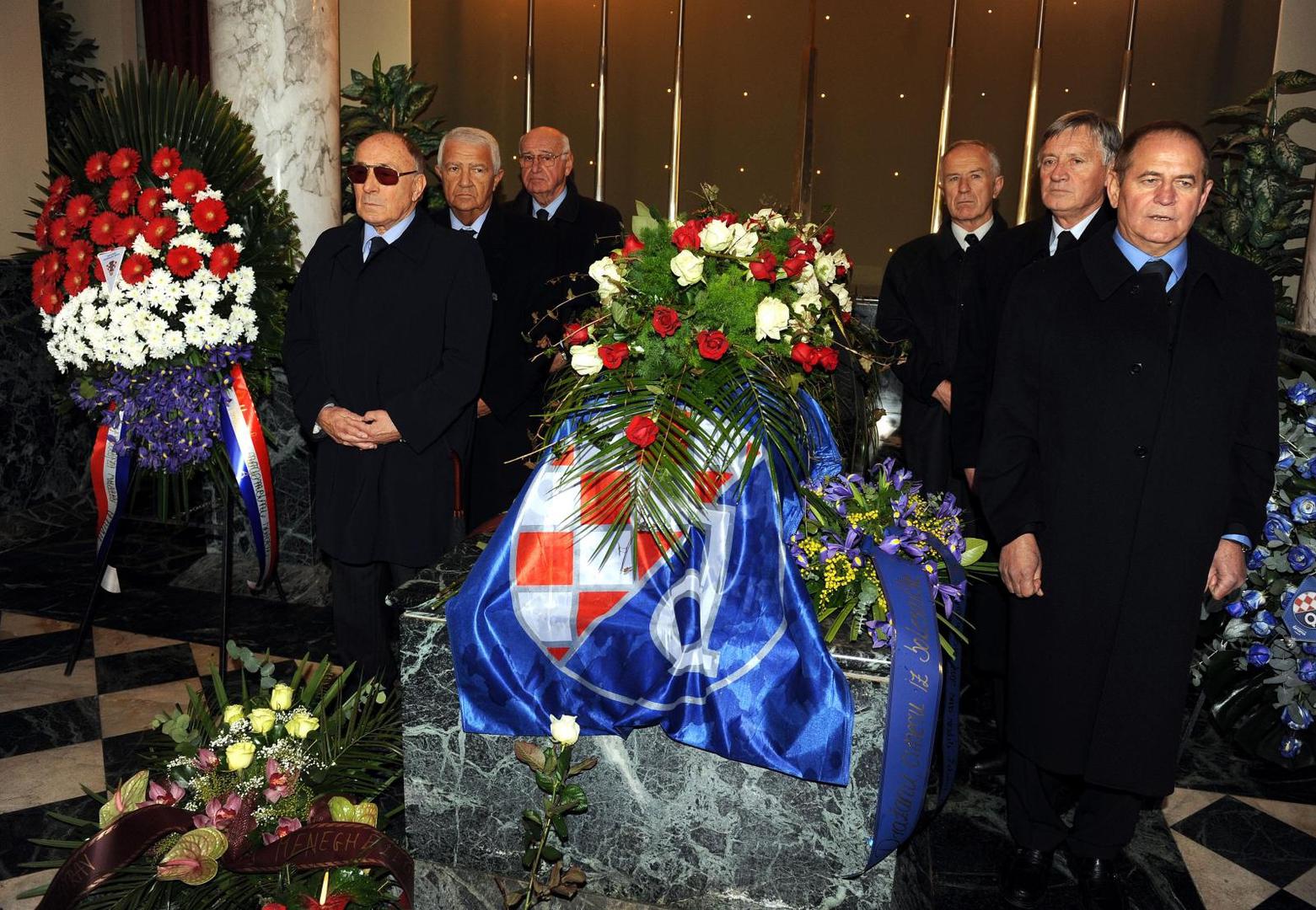 15.12.2008.,Zagreb - Gradsko groblje Mirogoj, posljednji ispracaj Drazana Jerkovica, legendarnog napadaca zagrebackog Dinama i reprezentacije, te prvog hrvatskog izbornika.  Vlatko Markovic, Slaven Zambata, 
Photo: Goran Stanzl/Vecernji list