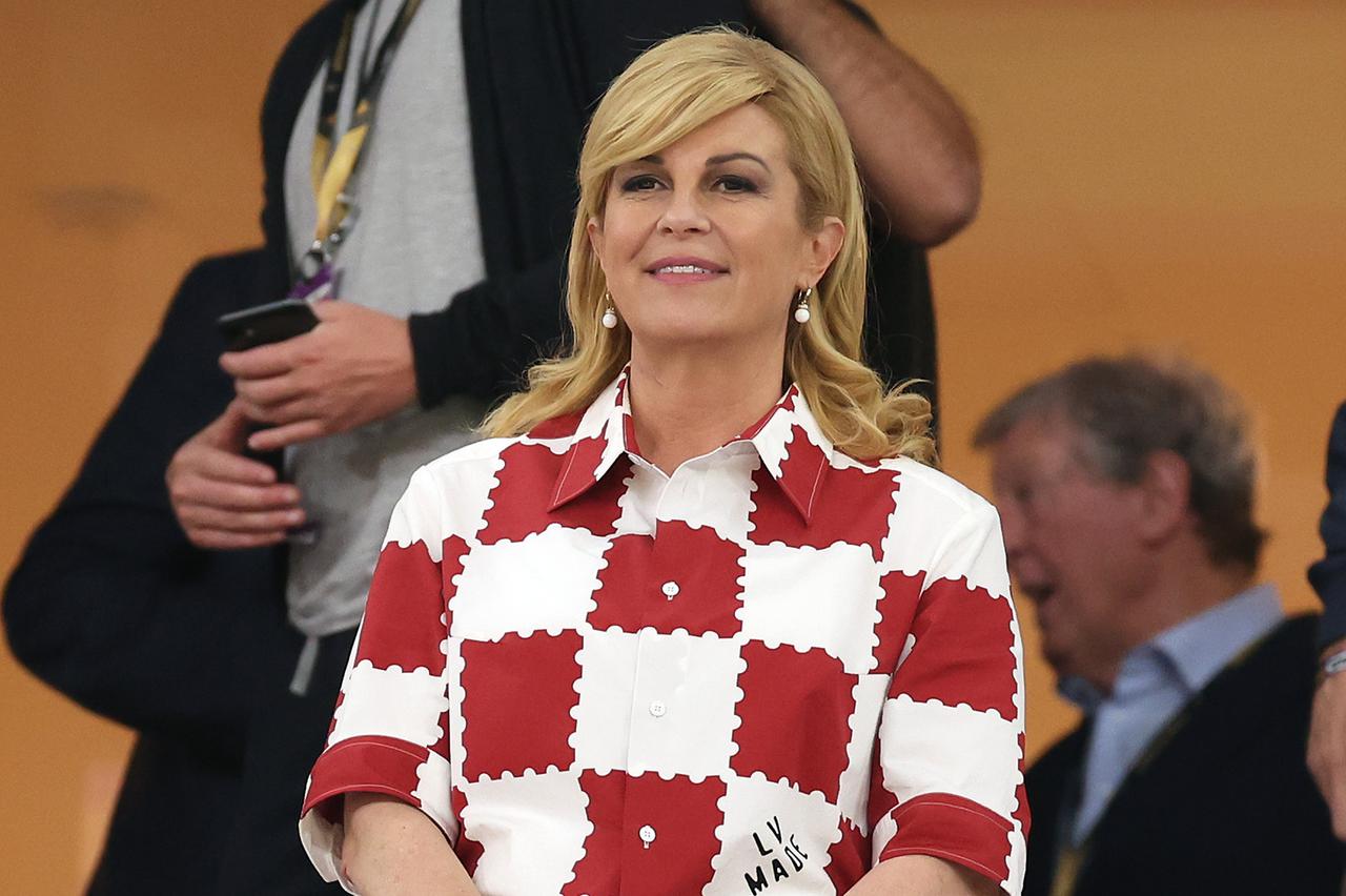 KATAR 2022 - Kolinda Grabar Kitarović u  Louis Vuitton košulji sa šahovnicom na utakmici Brazila i Švicarske