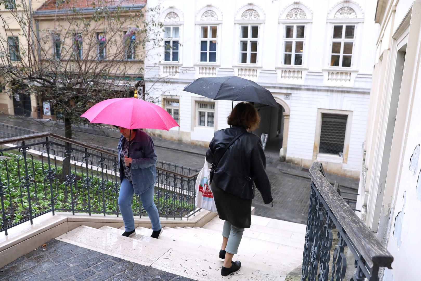 27.10.2023., Zagreb - Neugodno vrijeme sa visokim tempraturama, juzinom i kisom obiljezava kraj radnog dijela tjedna.   Photo: Patrik Macek/PIXSELL