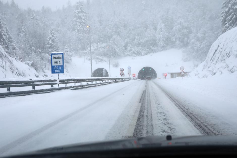 Zimski uvjeti na autocesti Zagreb - Rijeka