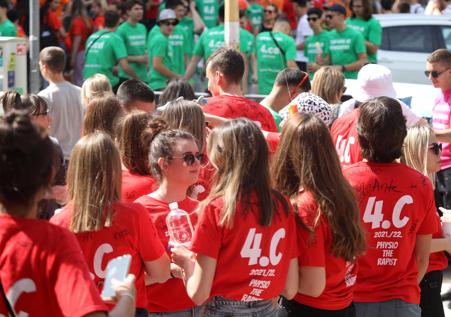 25.05.2022., Sibenik - Oprostaj maturanata od srednje skole obiljezava se ispred sibenskih srednjih skola od jutarnjih sati. Norijada u Sibeniku protice veselo. Photo: Dusko Jaramaz/PIXSELL