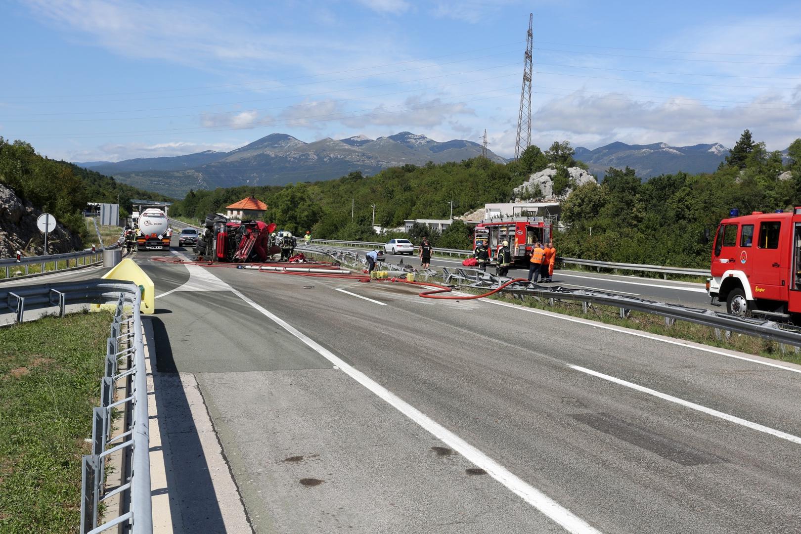 24.08.2020., Rijeka - Kamion cisterna prevrnula se na autocesti Rijeka - Zagreb kod benzinske crpke na Cavlima.
Photo: Goran Kovacic/PIXSELL