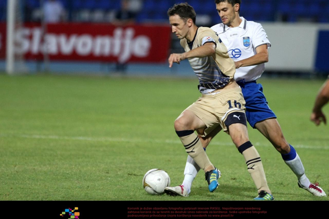 \'20.08.2011.,stadion Gradski vrt, Osijek - 1. HNL, 5. kolo, NK Osijek - NK Dinamo. Milan Badelj i Srdjan Vidakovic. Photo: Davor Javorovic/PIXSELL\'