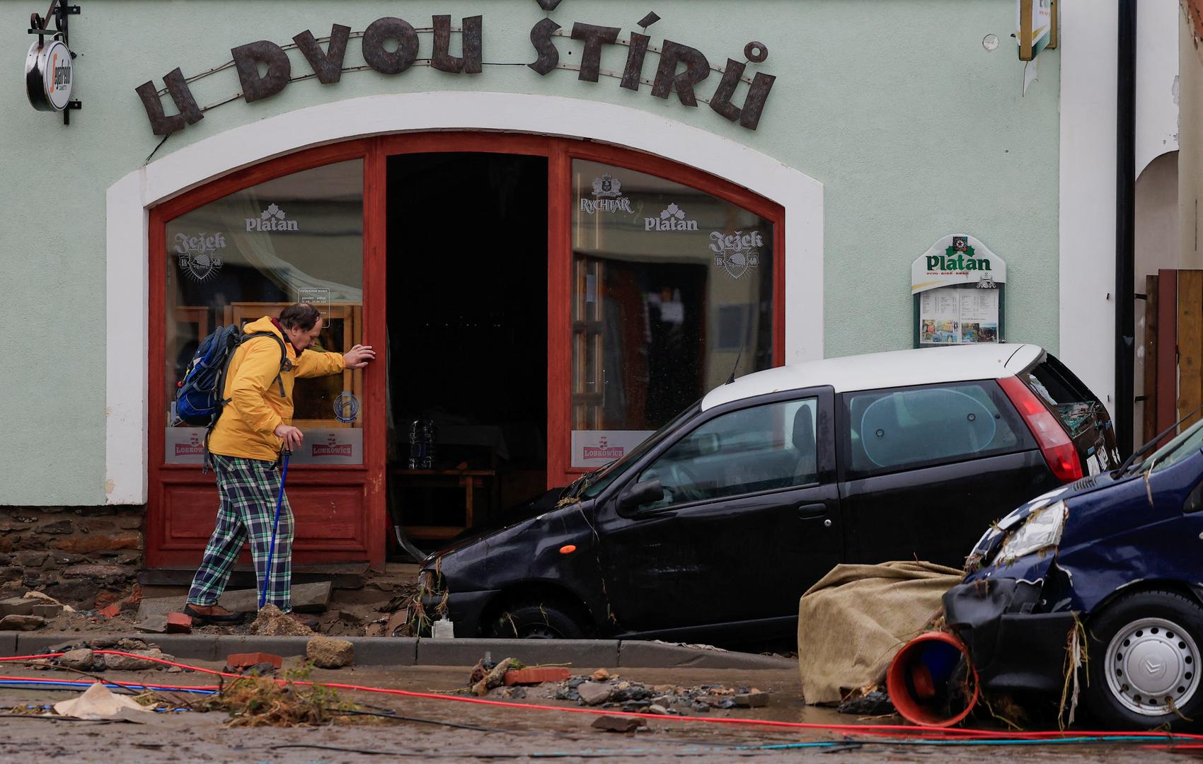 A man walks next to a damaged vehicle, in the aftermath of flooding following heavy rainfalls, in Jesenik, Czech Republic, September 16, 2024. REUTERS/David W Cerny Photo: DAVID W CERNY/REUTERS