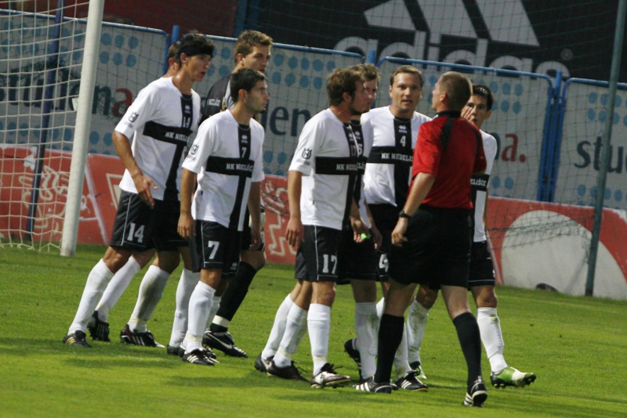 \'Koprivnica, 15.10.2010 - Ilustracija za tekst o zaradama nogometnih sudaca. Snimio: Marijan Suu009Aenj\'