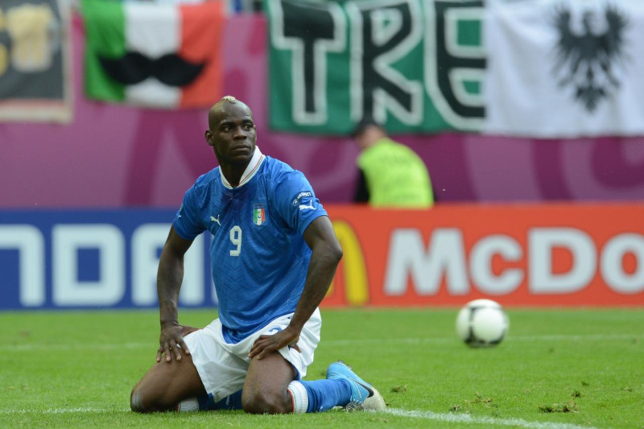 'Italian forward Mario Balotelli reacts during the Euro 2012 championships football match Spain vs Italy on June 10, 2012 at the Gdansk Arena.            AFP PHOTO / CHRISTOF STACHE'