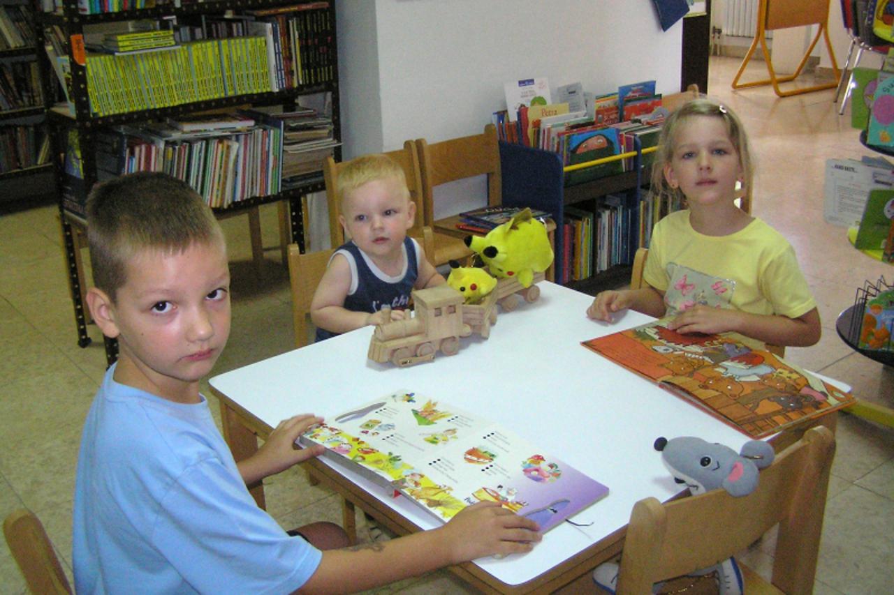 'zagorje - 17. 08. 2010.,Zlatar, Hrvatska - Gradsku knjiznicu Zlatar rado posjecuju i najmladi'