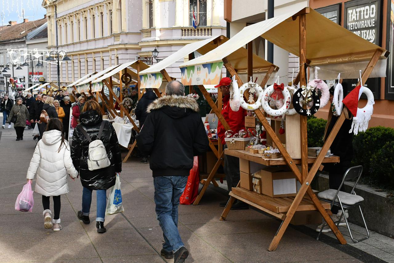 U setalisnoj zoni u sredistu grada otvoren tradicionalni Pozeski bozicni sajam