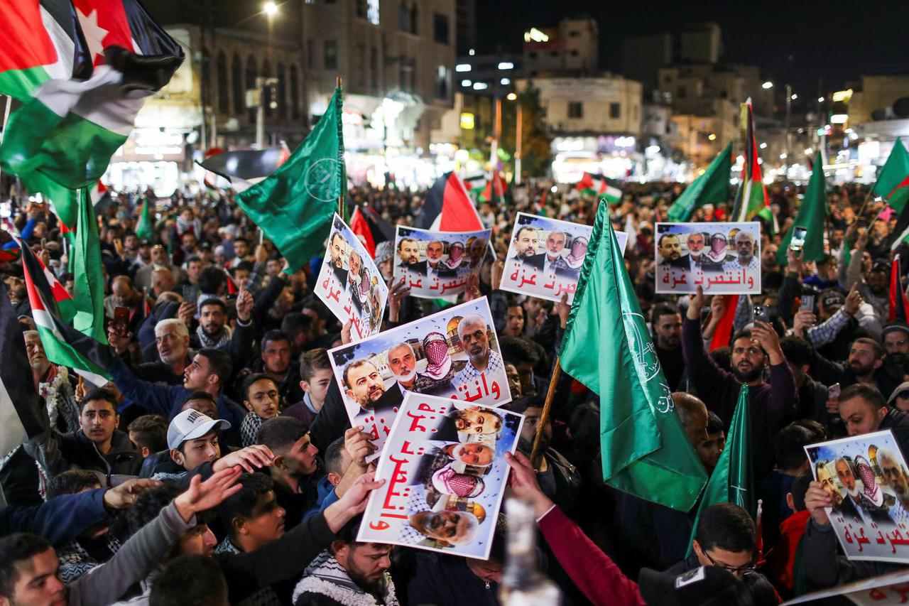 People celebrate news of a ceasefire between Hamas and Israel, in Amman