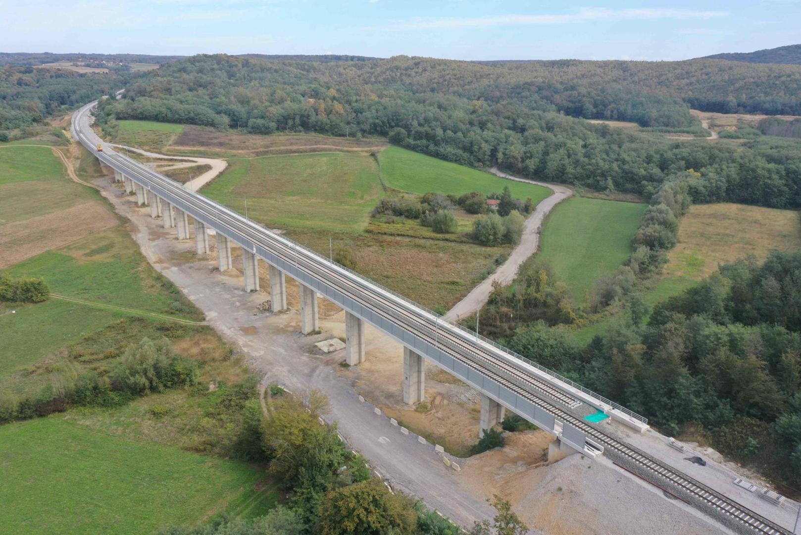 Župan Koprivničko-križevačke županije Darko Koren istaknuo je kako ne treba dvojiti koliko je taj projekt značajan za jedan cjelokupni gospodarski i prometni segment države te da je mišljenja "kako je željeznički promet, kako putnički. ali prvenstveno teretni, danas broj jedan kada govorimo o konkurentnosti gospodarstva". Naglasio je da će završetak ovog projekta u svakom slučaju promijeniti navike ljudi da češće koriste željeznicu kao svakodnevni prijevoz.