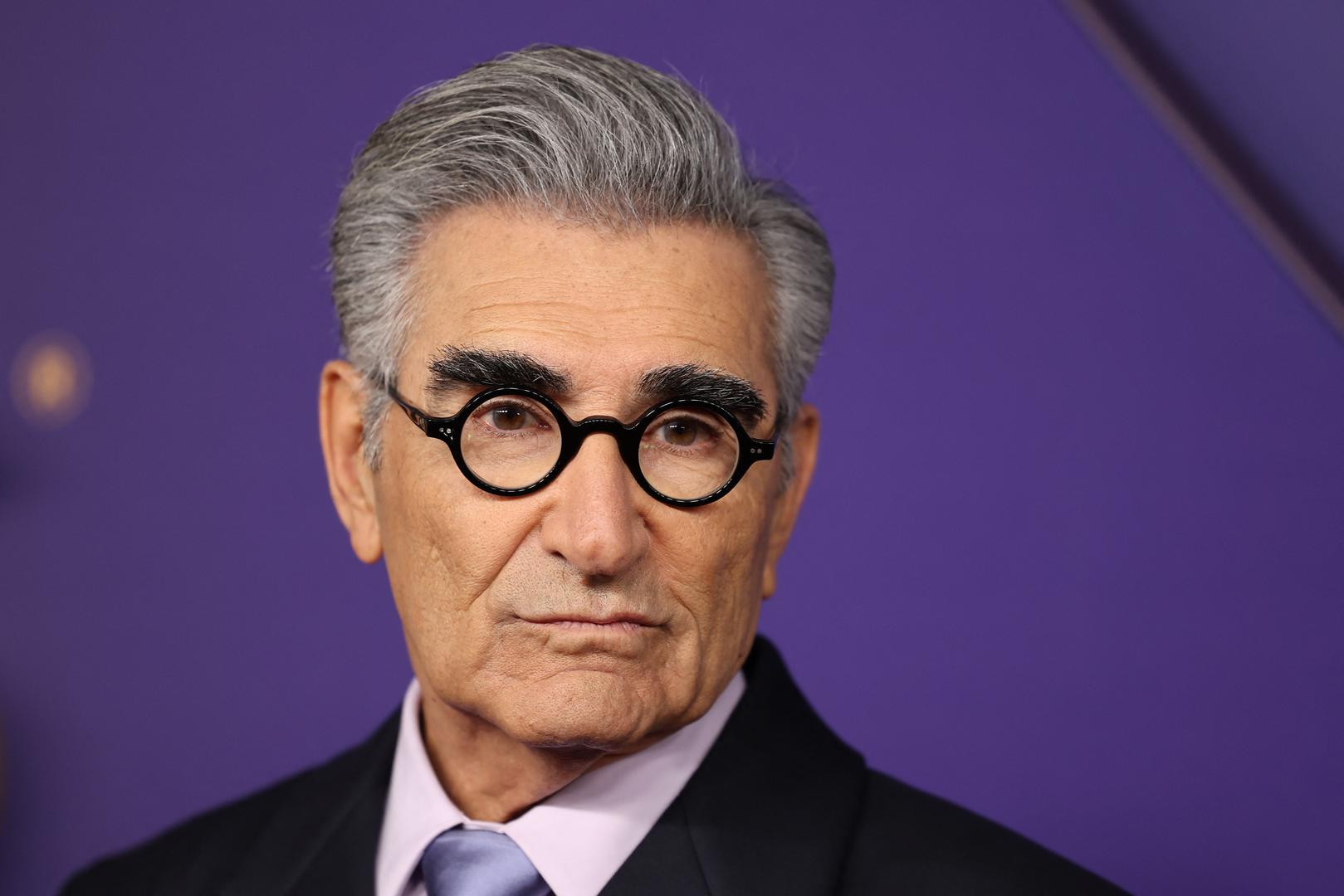 Glumac Eugene Levy (78), poznat po seriji Schitt’s Creek, već je godinama stanovnik Pacific Palisadesa, a ovog je tjedna također bio prisiljen napustiti svoj dom jer su šumski požari harali područjem. 