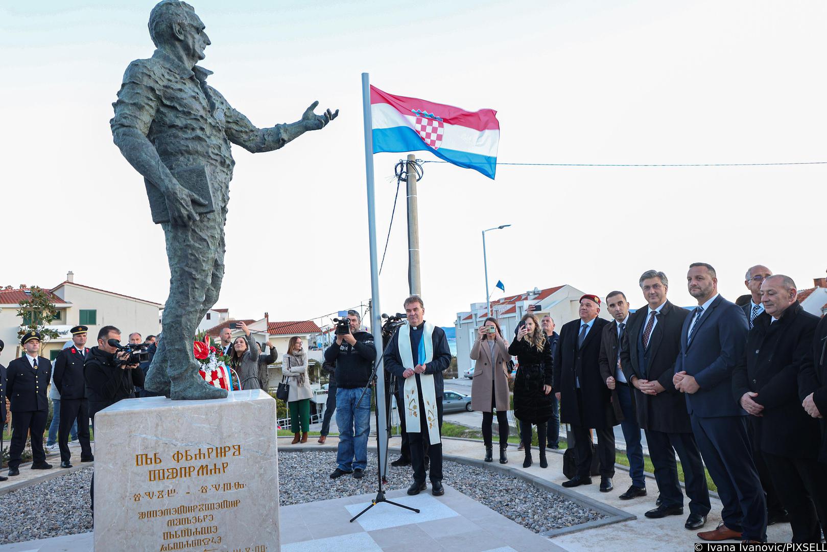 07.12.2023., Podstrana - Predsjednik Vlade Andrej Plenkovic sudjelovao je na svecanosti otkrivanja spomenika dr. Franji Tudjmanu u parku Petricevo u Podstrani.  Photo: Ivana Ivanovic/PIXSELL