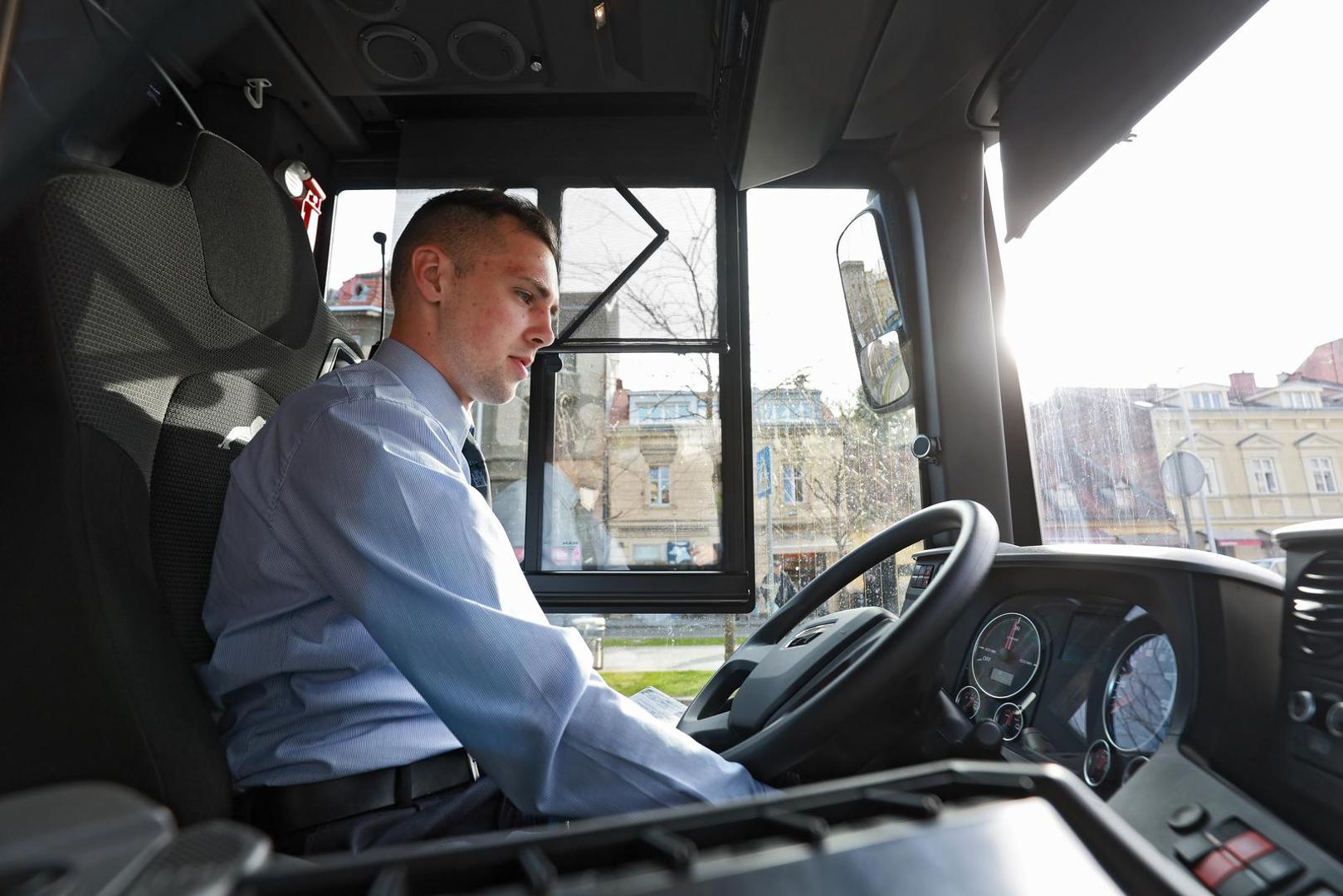 04.04.2023., Zagreb - Britanski trg. ZET testira elektricni autobus na liniji 138 za Zelengaj. Photo: Sanjin Strukic/PIXSELL