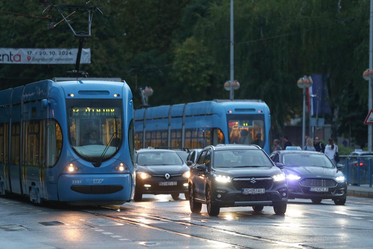 Zagreb: Gužve zbog radova na križanju Savske i Vukovarske