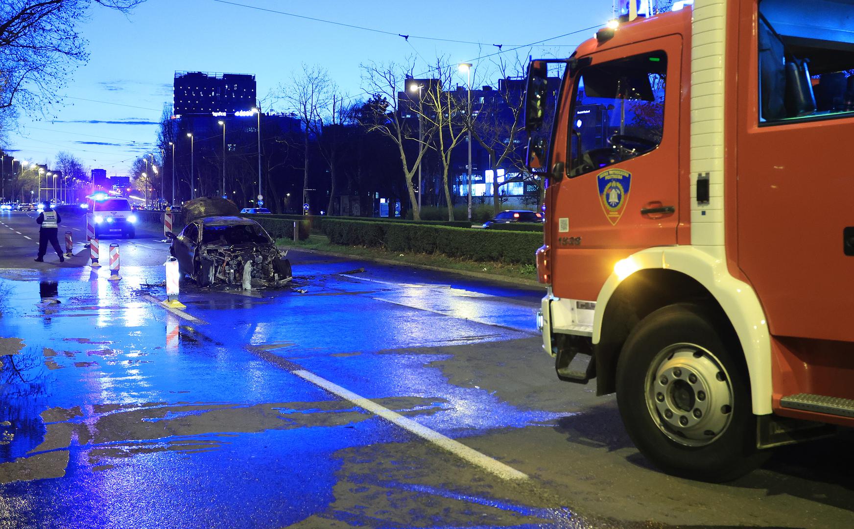 13.03.2024., Zagreb - Vatrogasci ugasili pozar osobnog automobila u Vukovarskoj ulici kod krizanja s Heuinzlovom. Photo: Marko Prpic/PIXSELL