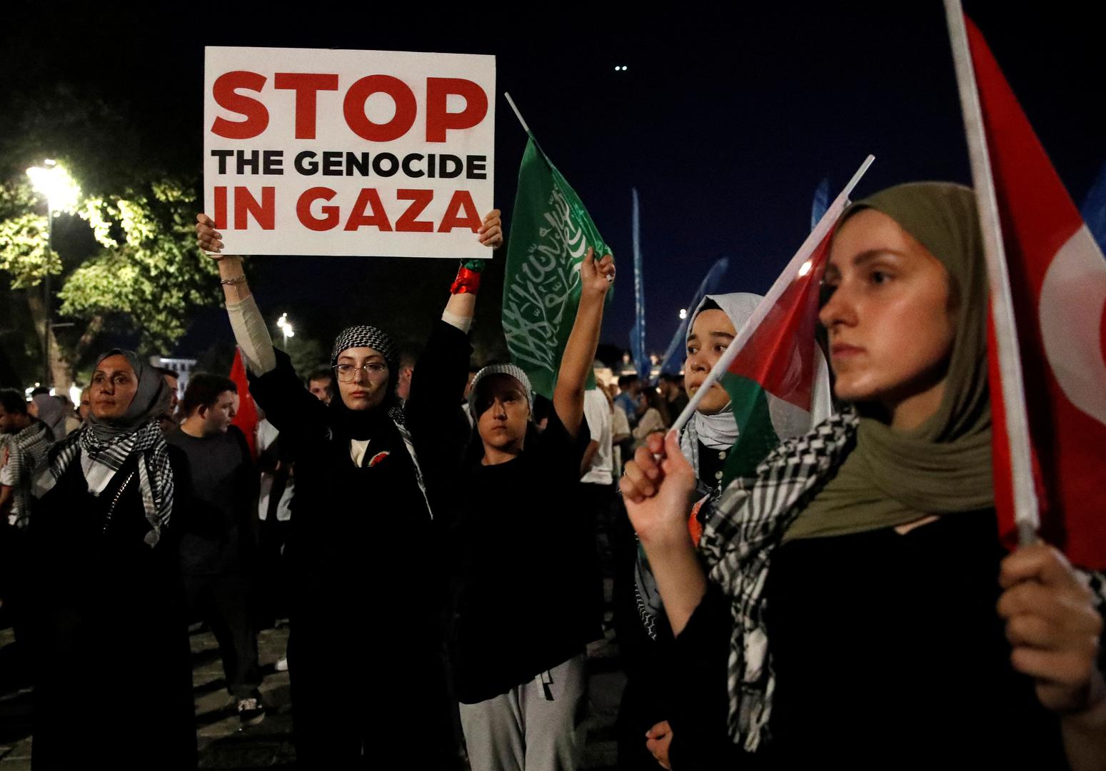 Pro-Palestinian demonstrators take part in a rally to protest the assassination of Hamas leader Ismail Haniyeh in Iran, in Istanbul, Turkey July 31, 2024. REUTERS/Dilara Senkaya Photo: DILARA SENKAYA/REUTERS