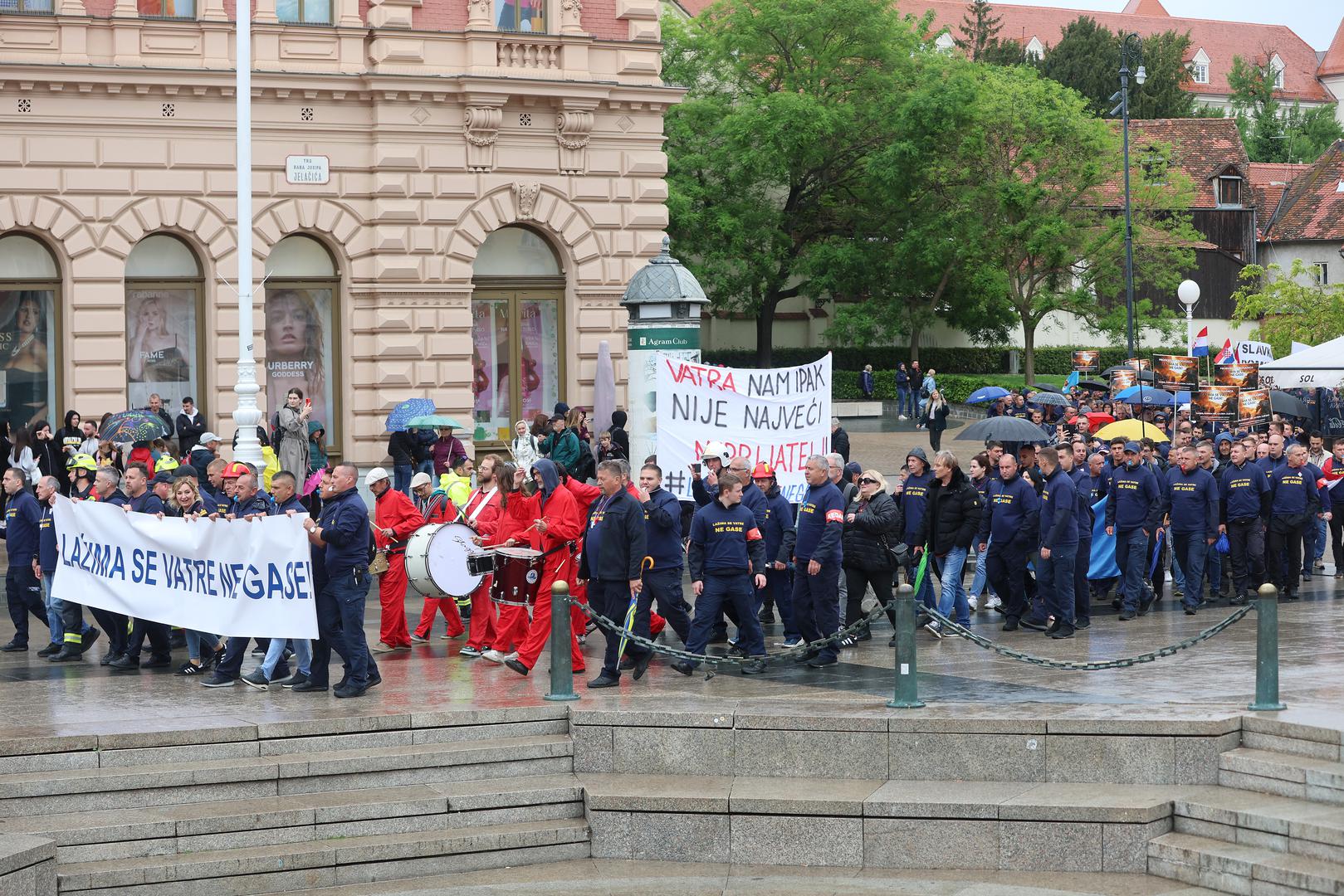 03.05.2024., Zagreb - Koordinacija sindikata i udruga profesionalnih vatrogasaca organizirala je prosvjed vatrogasaca na Trgu sv. Marka.  Photo: Sanjin Strukic/PIXSELL