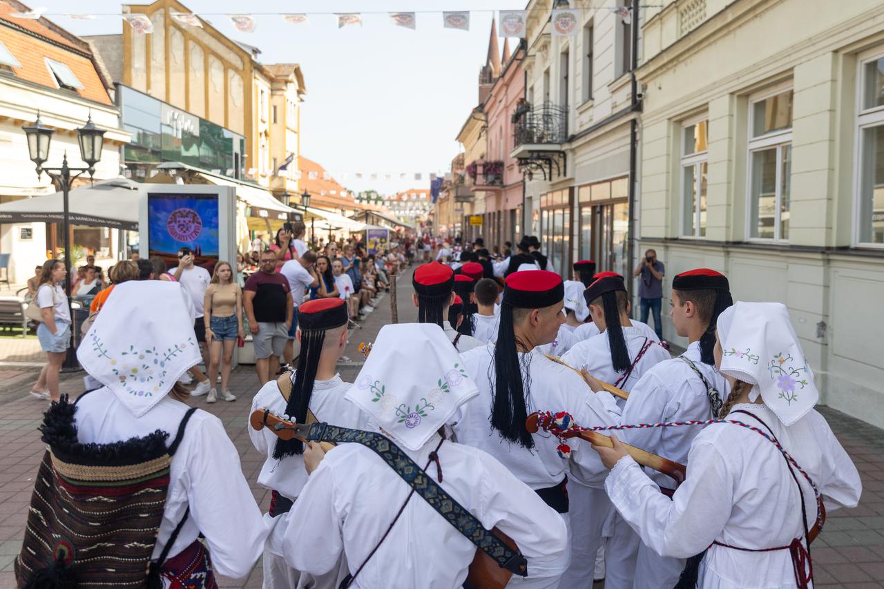 58. Đakovački vezovi, povorka ''Malih vezova"