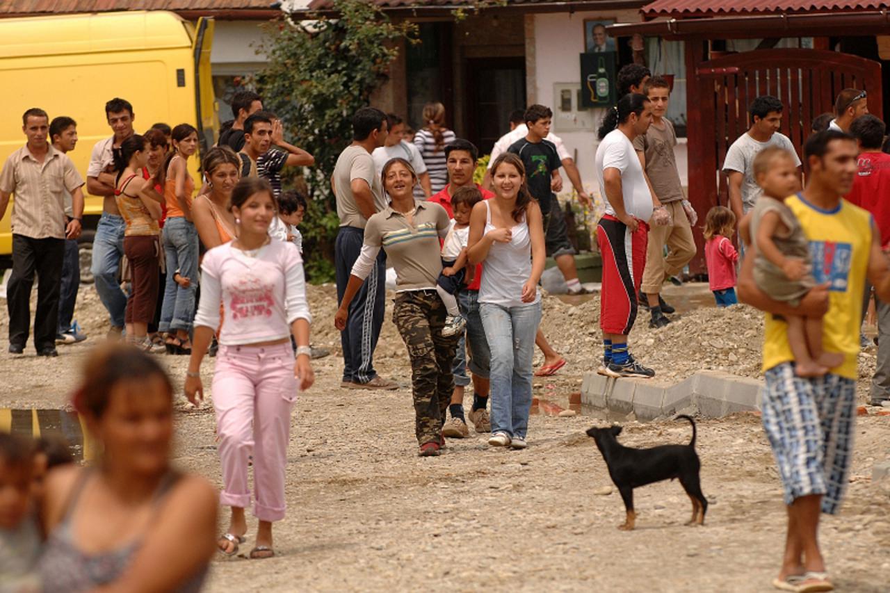 'VARAZDIN/MEDJIMURJE- 23.07.09., Cakovec, Hrvatska- Odrzan okrugli stol za rome. Romsko naselje Loncarevo. ILUSTRACIJA.  Photo: Vjeran Zganec-Rogulja/Vecernji list'