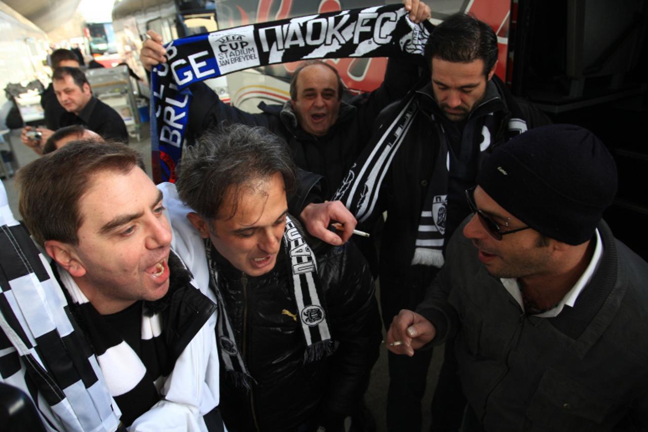 '14.12.2010.Zagreb, Hrvatska -  Zracna luka Pleso, dolazak nogometasa Paok-a na uzvratnu utakmicu s zagrebackim Dinamom u Euproskoj ligi.Navijaci Paoka.Photo: Marko Prpic/PIXSELL'