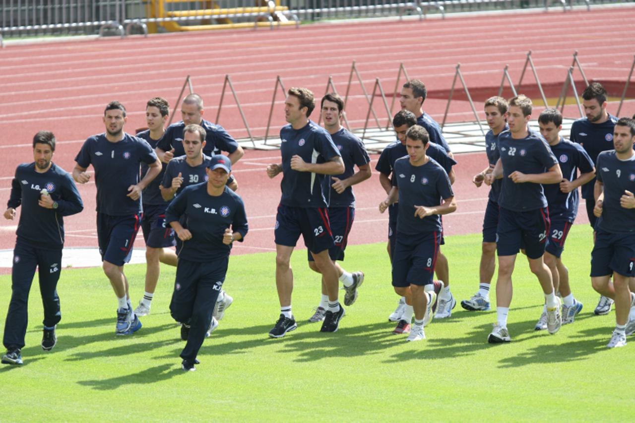 'Split.11.06.2011. Kasimir Balakov odradio je s igracima Hajduka prvi trening nakon dolaska u klub.Za pocetak je zajedno s njima trcao nekoliko krugova oko travnjaka. Photo: Ivo Cagalj/PIXSELL'