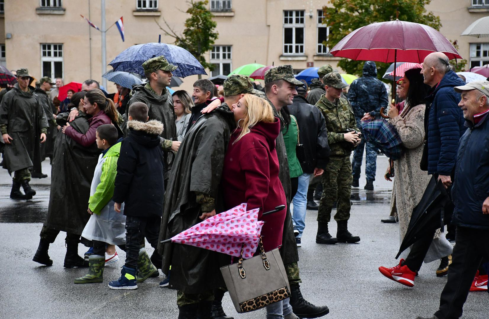 03.11.2023., Požega -  U Vojarni 123. brigade HV Pozega prisegnuo 40. narastaj rocnika na dragovoljnom vojnom osposobljavanju. Prisegu je dalo 75 rocnika, medju kojima je 62 muskarca i 13 zena. Svecanosti je nazocio nacelnik Glavnog stozera Oruzanih snaga RH admiral Robert Hranj. Photo: Ivica Galovic/PIXSELL