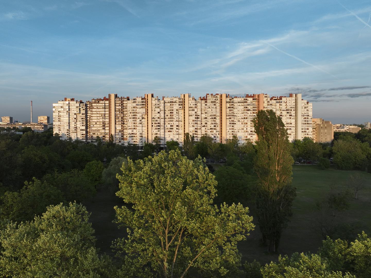 Stambeno-poslovni Blok 6 u Travnom u Zagrebu („Mamutica“, 1.260 stanova), realizacija, suautorica Nevenka Postružnik