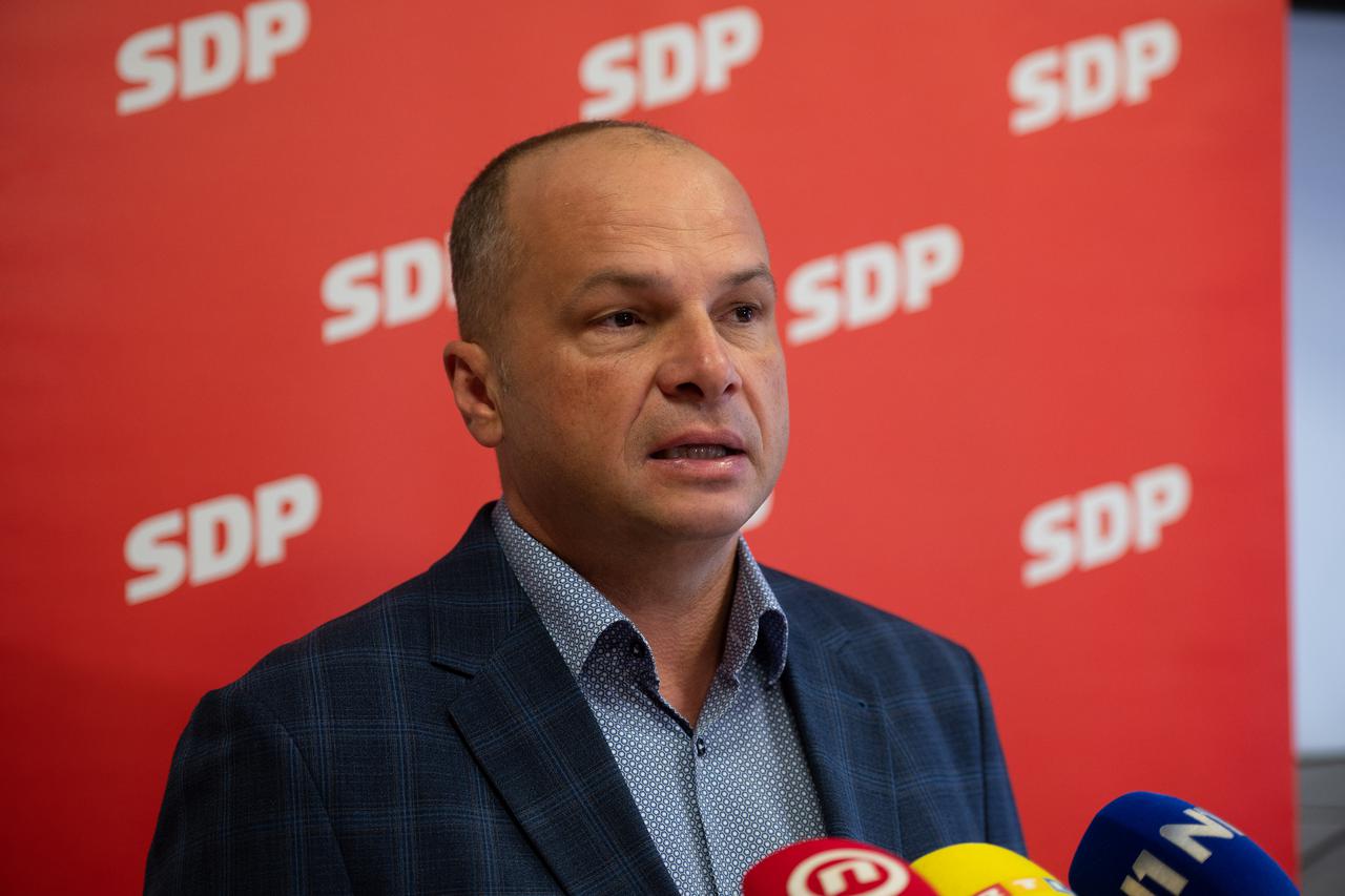 Zabok: Siniša Hajdaš Dončić glasovao na izborima za predsjednika SDP-a