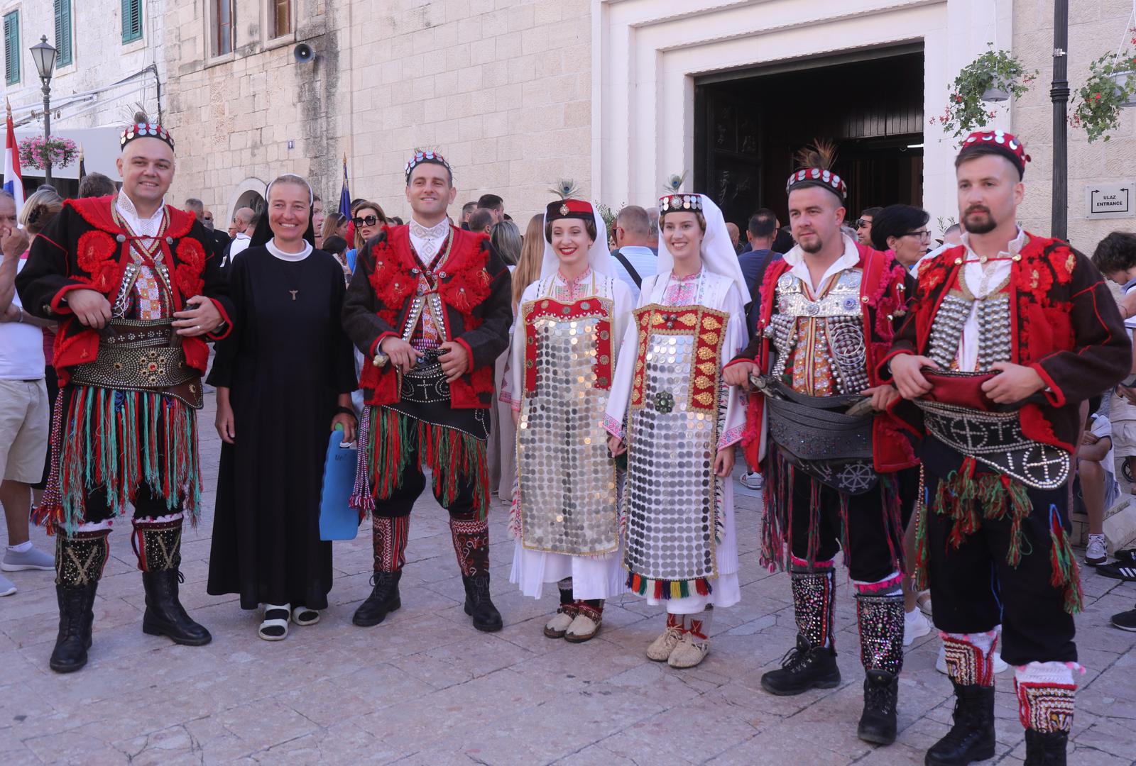 Procesiju predvodi nadbiskup splitsko-makarski Zdenko Križić koji će predvoditi i misno slavlje po završetku procesije. Ovogodišnja proslava Velike Gospe u Svetištu Čudotvorne Gospe Sinjske održava se pod geslom "Marijo, Majko Crkve, moli za nas!"