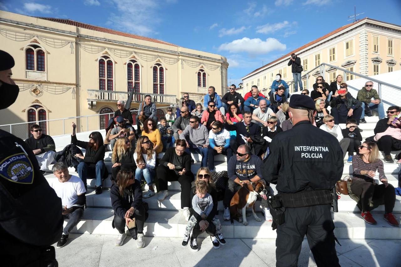 Šibenik: Prosvjed protiv Vladinih mjera na Poljani