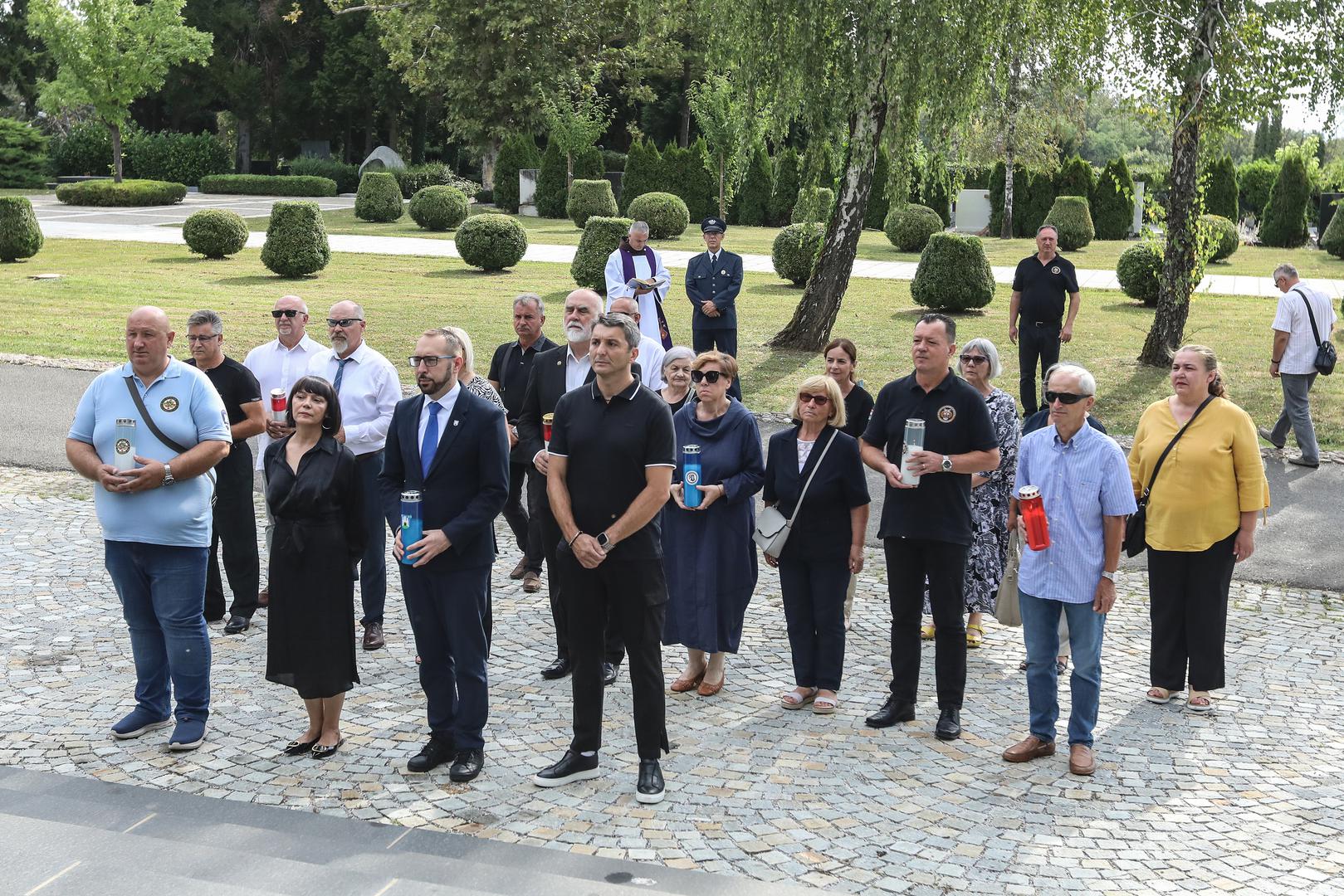 Obišli su spomen obilježje "Glas hrvatske žrtve" – Zid boli, središnji križ u Aleji hrvatskih branitelja te Krematorij – Kenotaf, spomen obilježje neidentificiranim žrtvama Domovinskog rata.