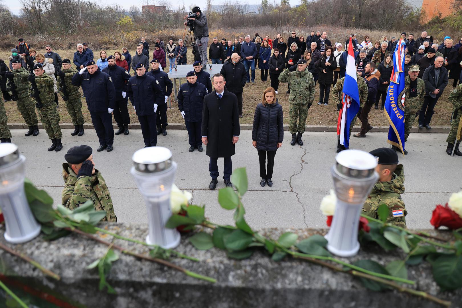 19.11.2021., Vukovar - U Borovo-commercu kod ostataka nekadasnje bolnice i sklonista "Vukovarske majke" odrzao se prigodni program, mimohod i polaganje vijenaca.