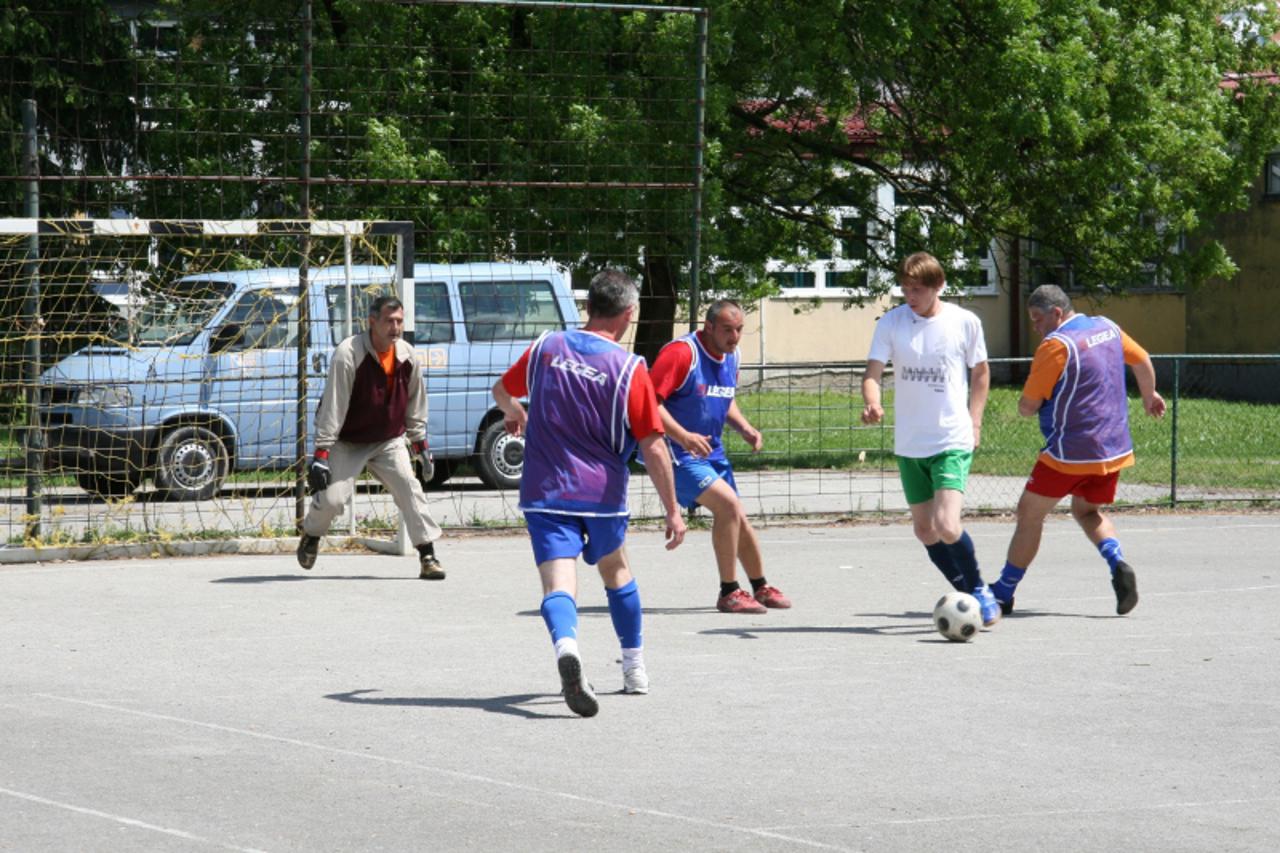 'karlovac na rukometnom igralistu srednje skole na gazi igra se turnir u nogometu u kojemu se biraju igraci za reprezentaciju beskucnika,140510 photo: dominik grguric/PIXSELL'