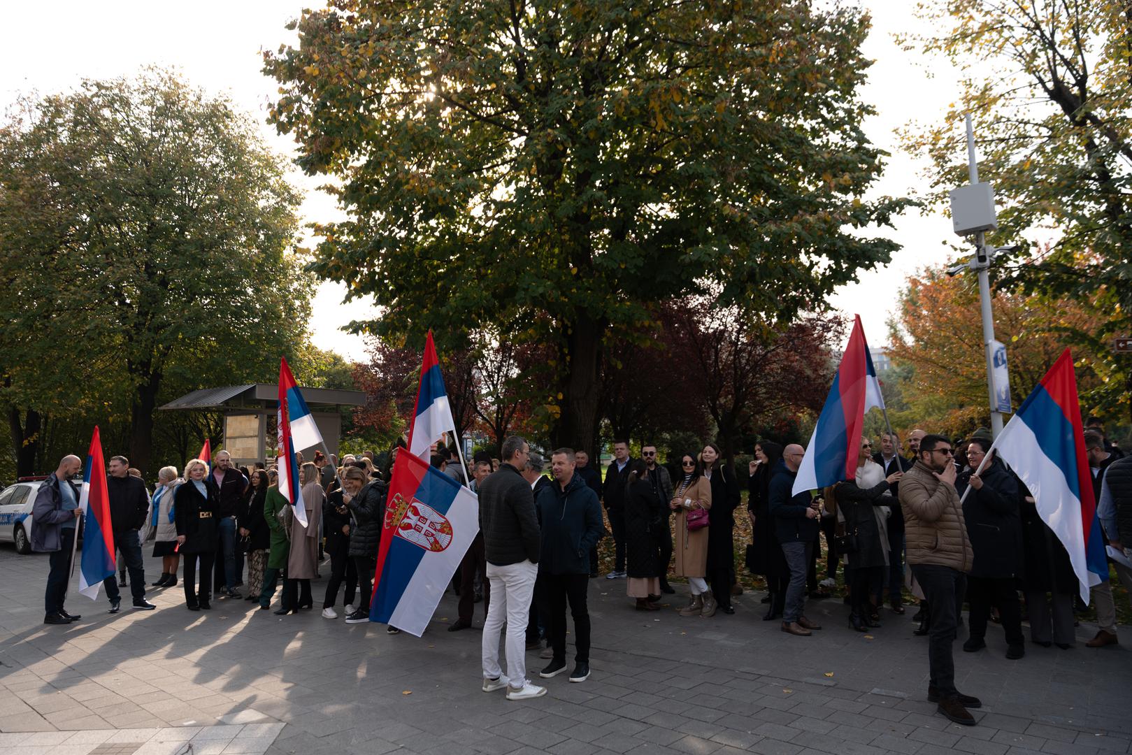 Čestitke su uputili i drugi političari iz BiH, među kojima i član Predsjedništva Željko Komšić, koji je Trumpa opisao biranim riječima i izrazio uvjerenje da će podržati jačanje BiH kao građanske države.