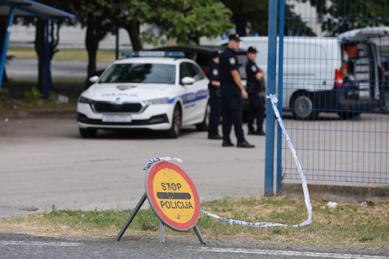 Osijek: Policijski očevid u tijeku nakon što je ugašen požar koji je ponovno buknuo u tvrtki Drava International