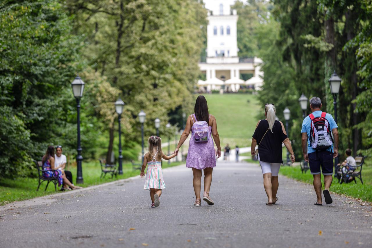 Zagreb: Mirno nedjeljno  prijepodne u parku Maksimir