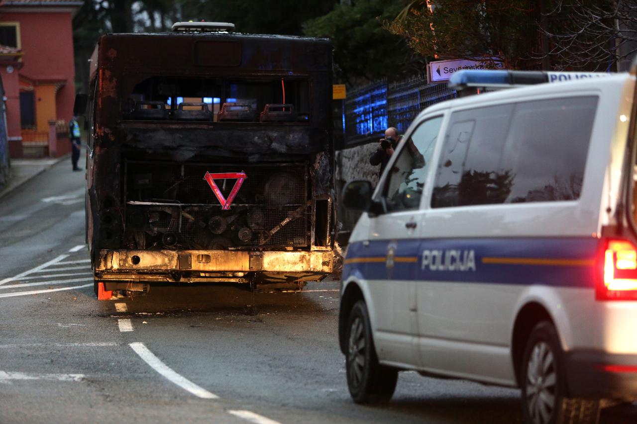 zapalio se autobus Autotroleja